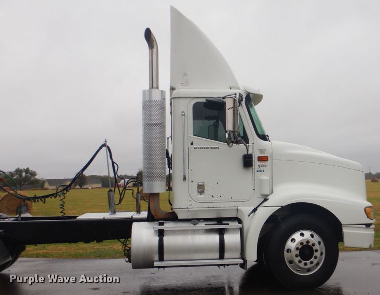 image for item FF9047 2007 International 9200i semi truck