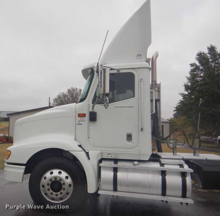 image for item FF9047 2007 International 9200i semi truck