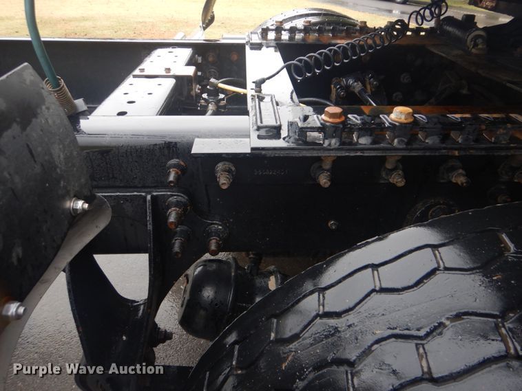 image for item FF9047 2007 International 9200i semi truck