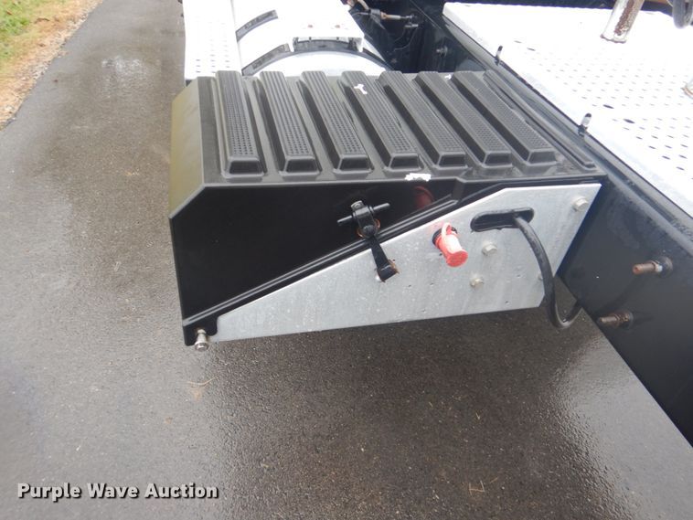 image for item FF9047 2007 International 9200i semi truck