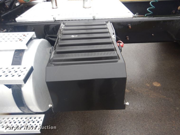 image for item FF9047 2007 International 9200i semi truck