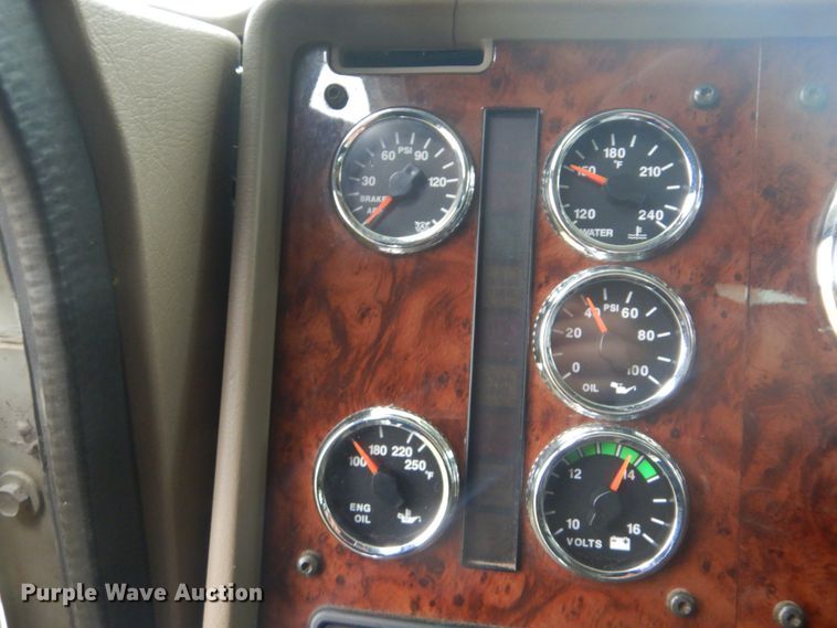 image for item FF9047 2007 International 9200i semi truck