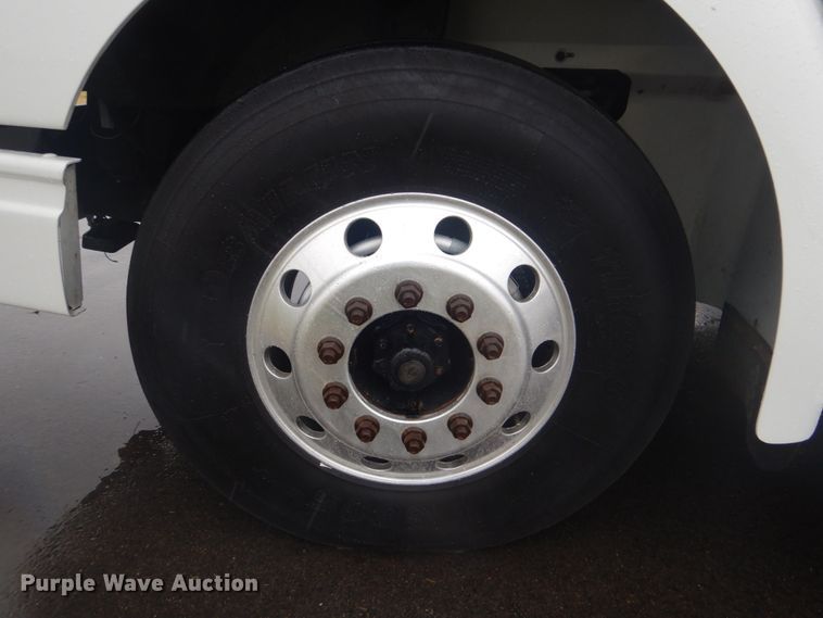 image for item FF9047 2007 International 9200i semi truck