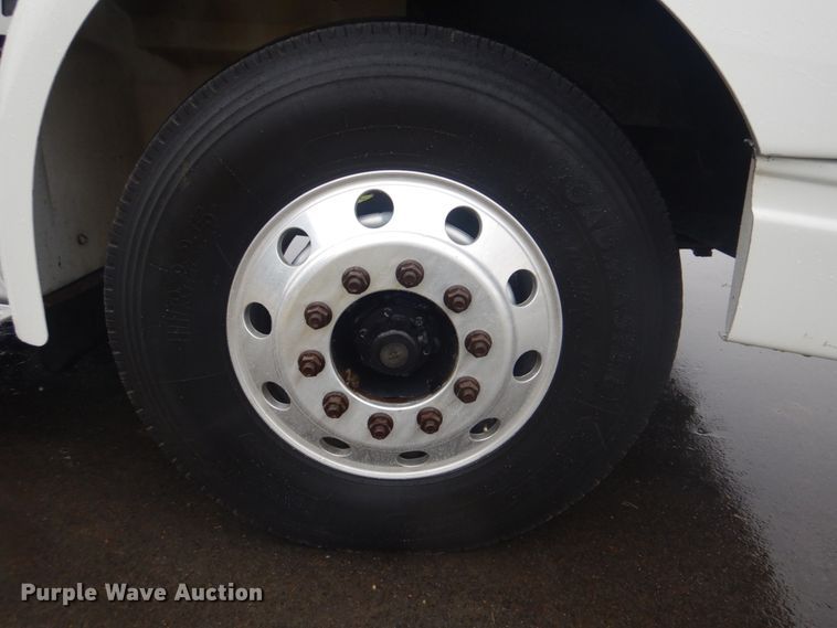 image for item FF9047 2007 International 9200i semi truck