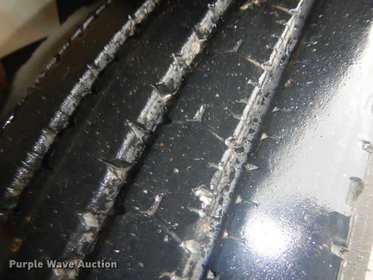 image for item FF9047 2007 International 9200i semi truck