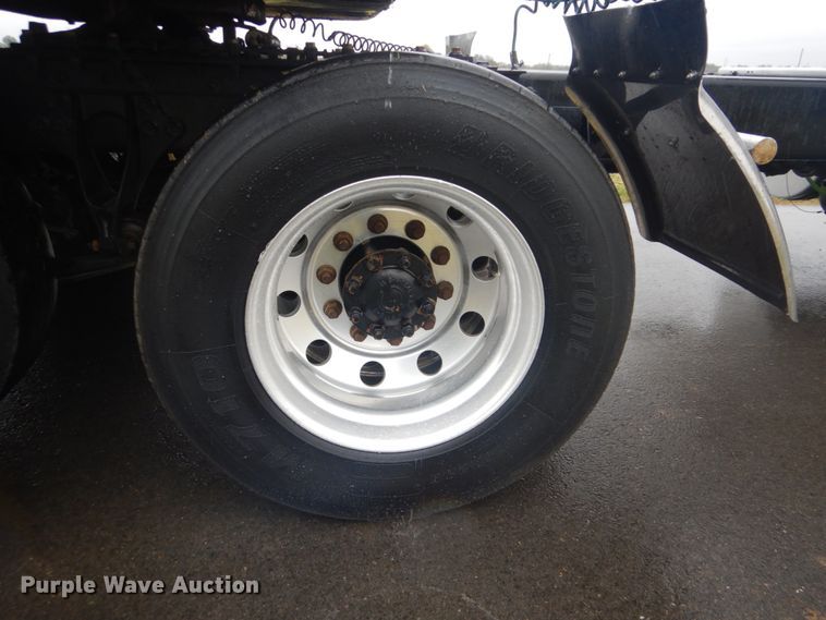 image for item FF9047 2007 International 9200i semi truck