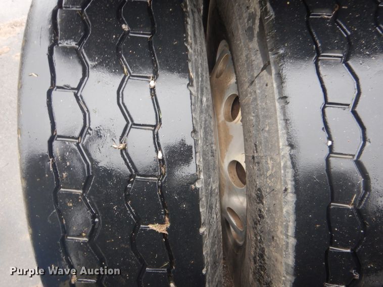 image for item FF9047 2007 International 9200i semi truck