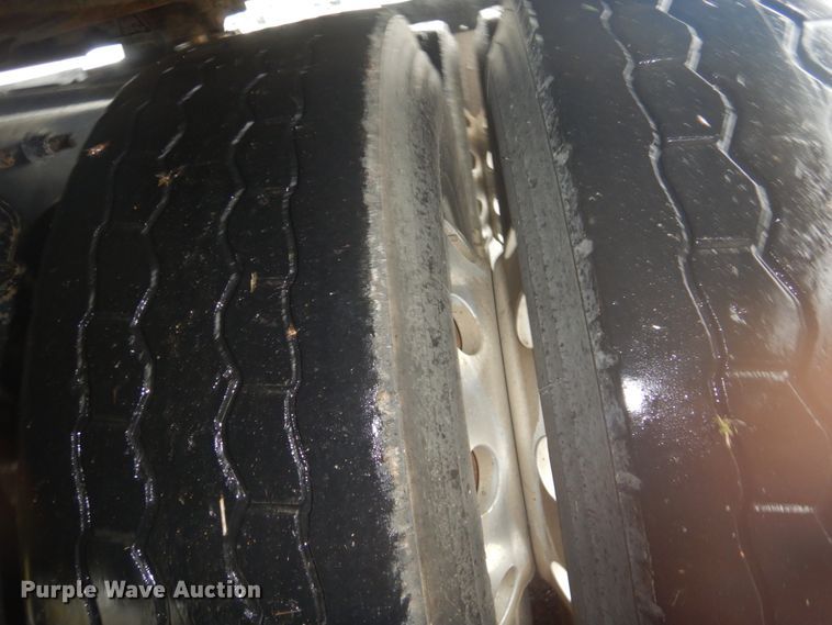 image for item FF9047 2007 International 9200i semi truck