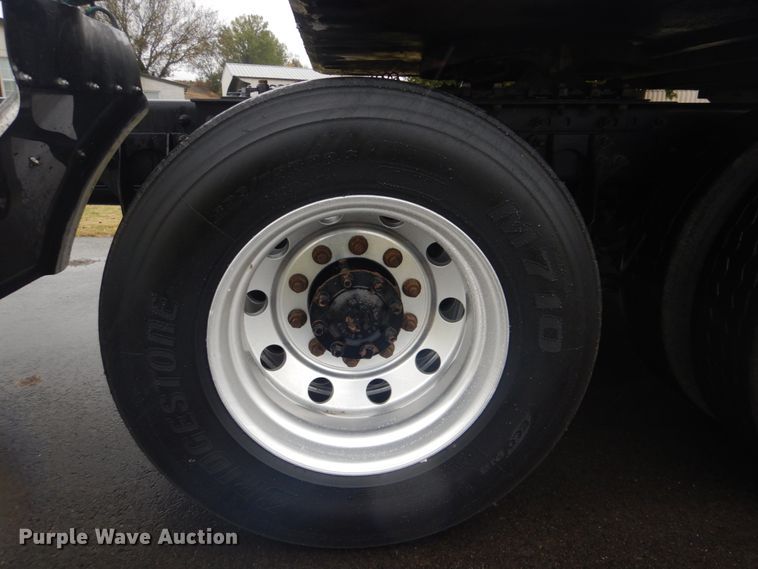 image for item FF9047 2007 International 9200i semi truck