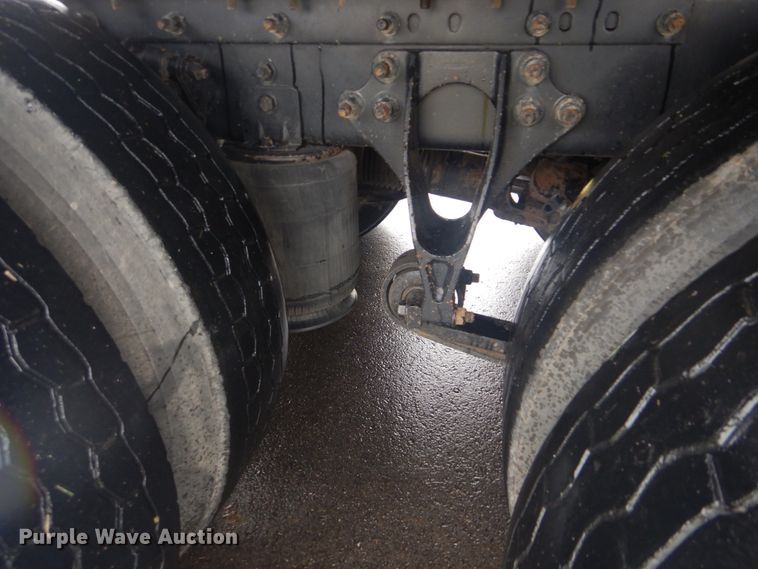 image for item FF9047 2007 International 9200i semi truck