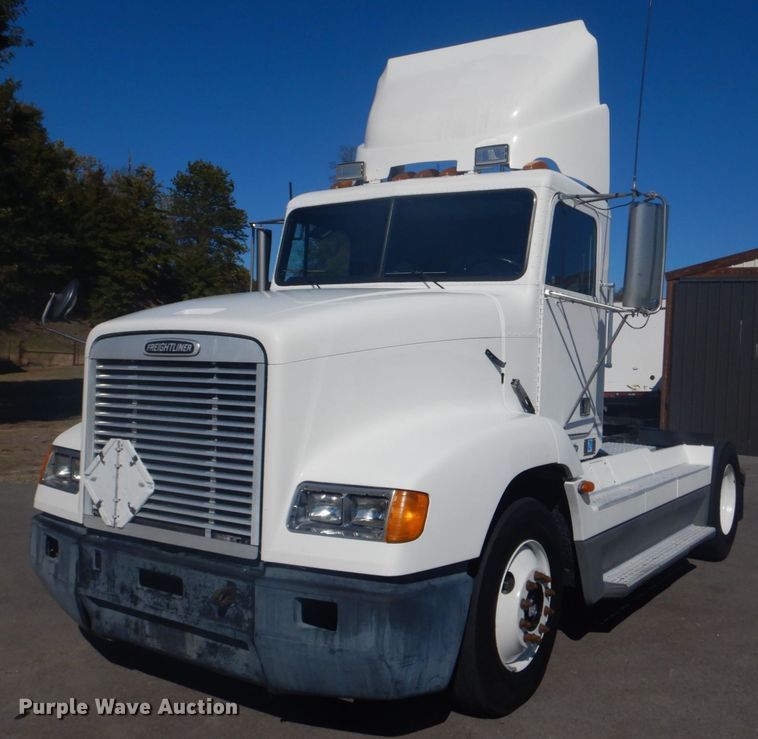 image for item FF9068 2000 Freightliner FLD semi truck