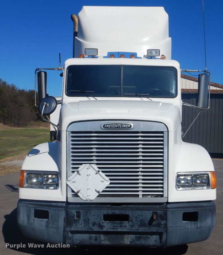 image for item FF9068 2000 Freightliner FLD semi truck