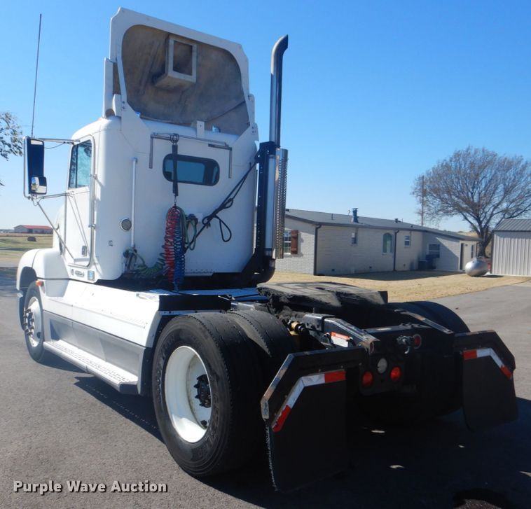 image for item FF9068 2000 Freightliner FLD semi truck