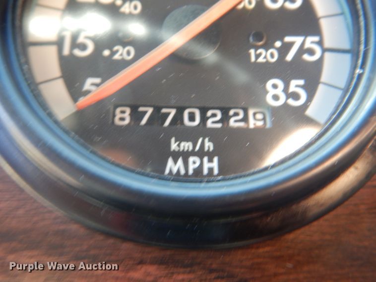 image for item FF9068 2000 Freightliner FLD semi truck