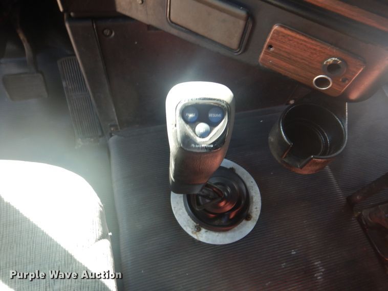 image for item FF9068 2000 Freightliner FLD semi truck