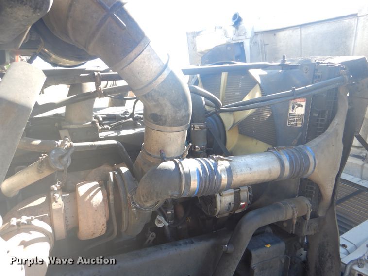 image for item FF9068 2000 Freightliner FLD semi truck