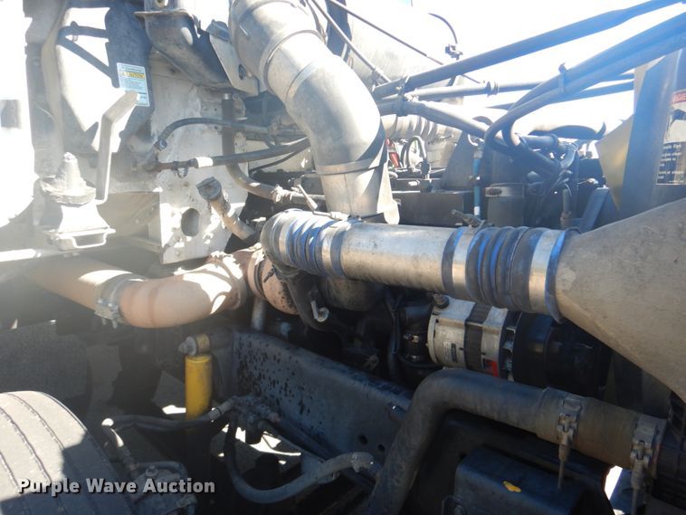 image for item FF9068 2000 Freightliner FLD semi truck