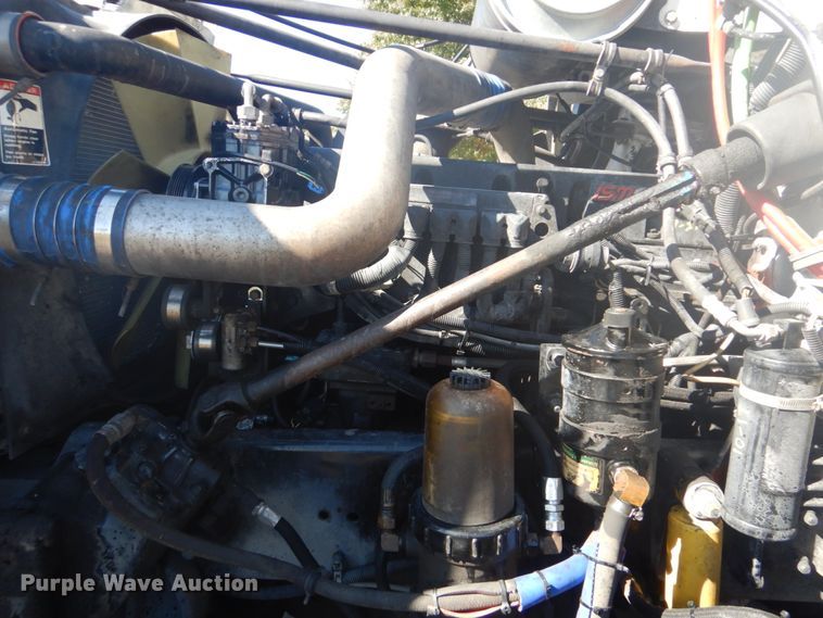 image for item FF9068 2000 Freightliner FLD semi truck