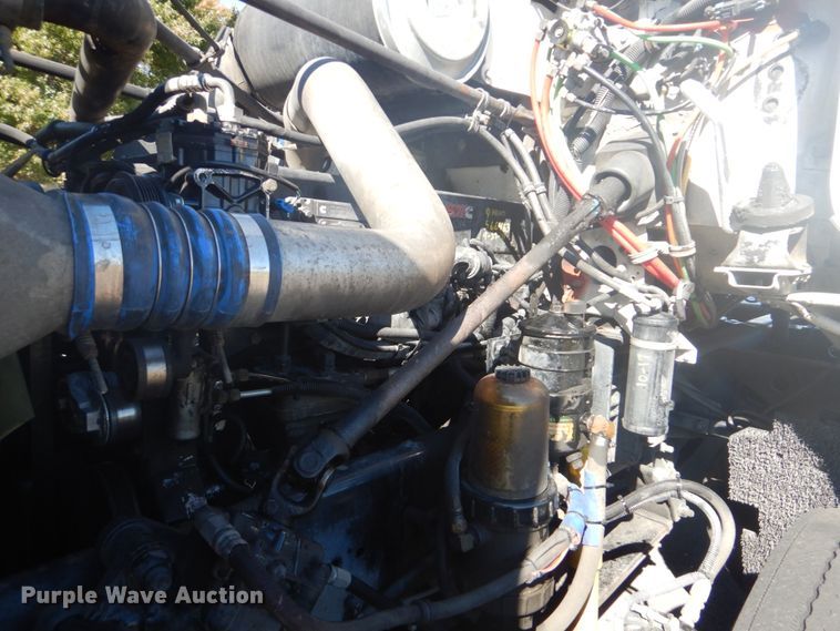 image for item FF9068 2000 Freightliner FLD semi truck