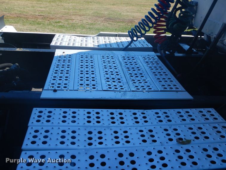 image for item FF9068 2000 Freightliner FLD semi truck