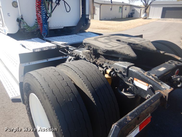 image for item FF9068 2000 Freightliner FLD semi truck