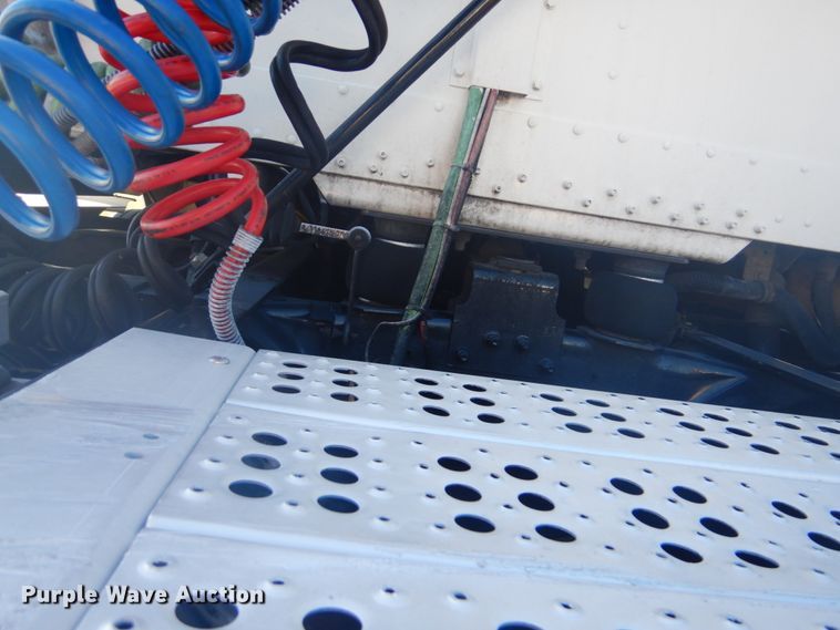 image for item FF9068 2000 Freightliner FLD semi truck