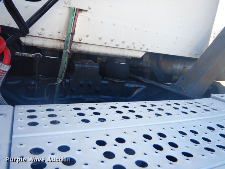 image for item FF9068 2000 Freightliner FLD semi truck