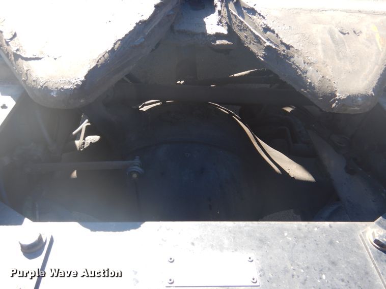 image for item FF9068 2000 Freightliner FLD semi truck