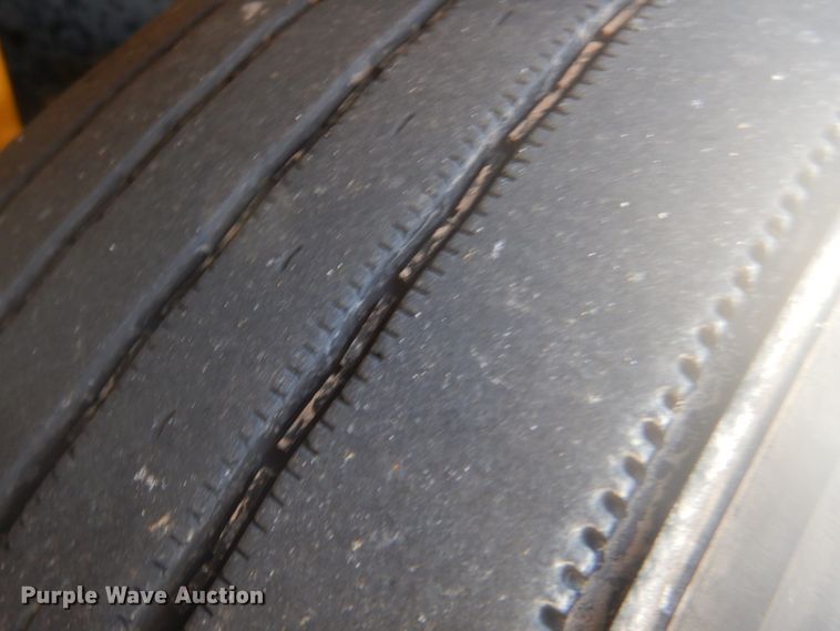 image for item FF9068 2000 Freightliner FLD semi truck