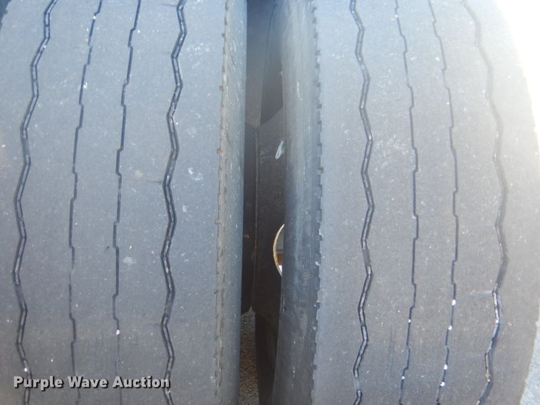 image for item FF9068 2000 Freightliner FLD semi truck