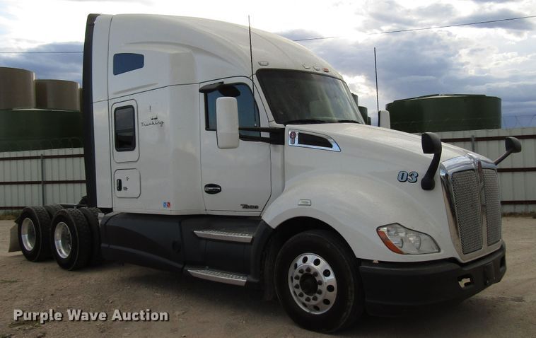 image for item FO9378 2016 Kenworth T680 semi truck
