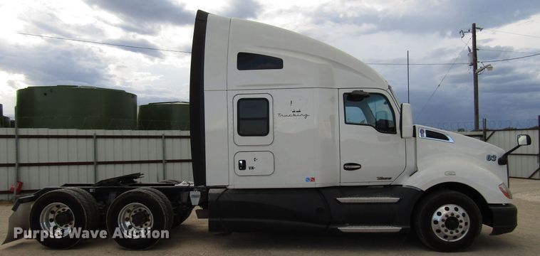 image for item FO9378 2016 Kenworth T680 semi truck