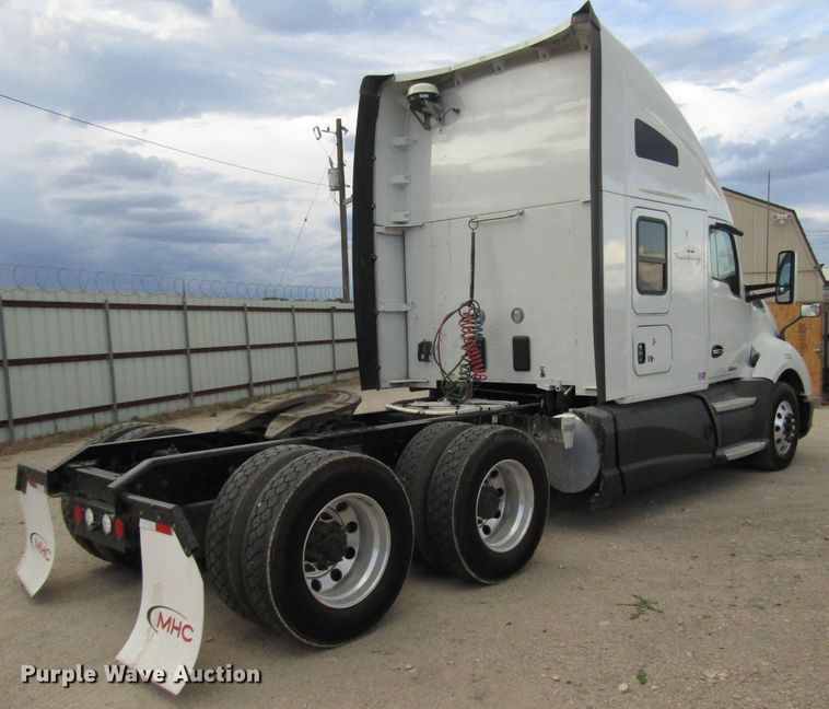 image for item FO9378 2016 Kenworth T680 semi truck
