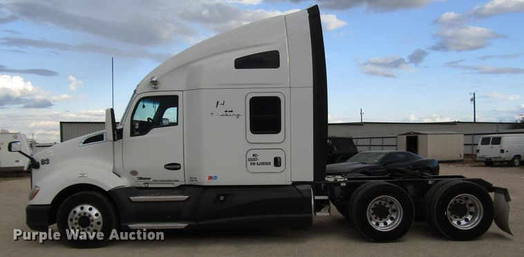 image for item FO9378 2016 Kenworth T680 semi truck