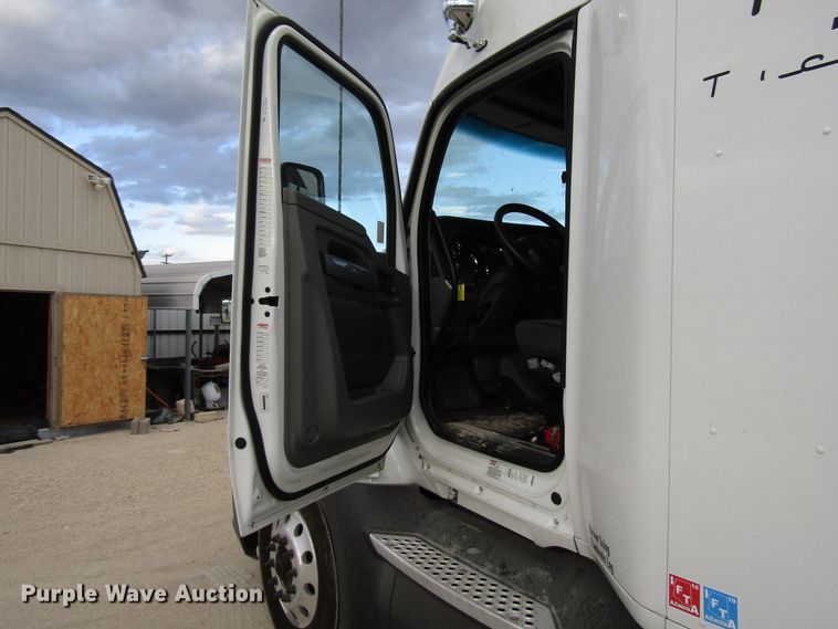 image for item FO9378 2016 Kenworth T680 semi truck