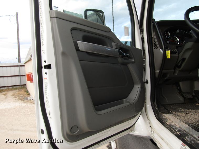 image for item FO9378 2016 Kenworth T680 semi truck