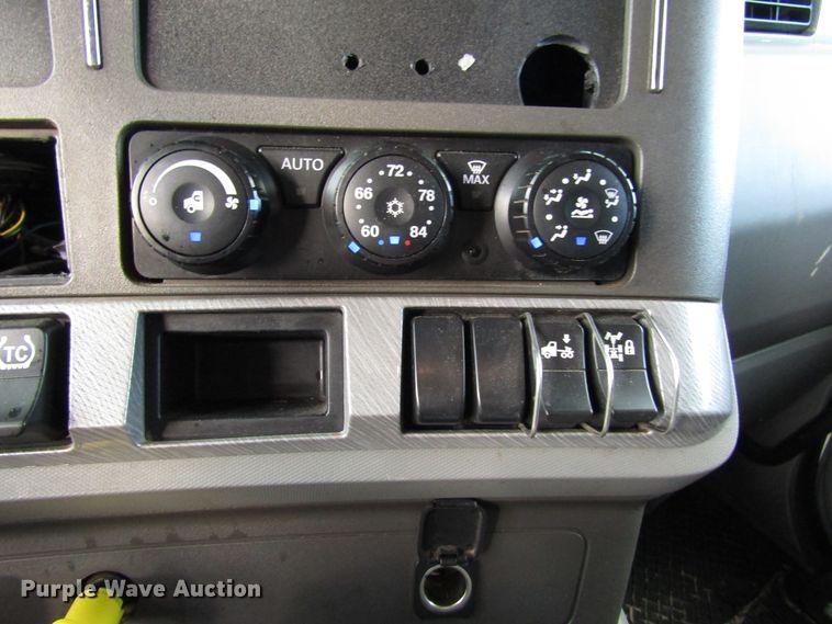 image for item FO9378 2016 Kenworth T680 semi truck