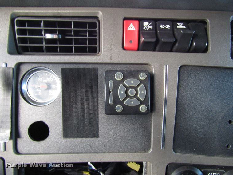 image for item FO9378 2016 Kenworth T680 semi truck