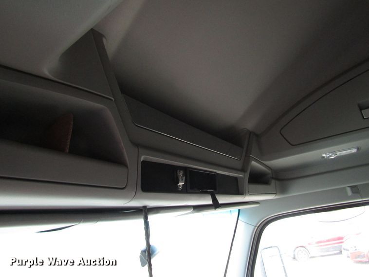 image for item FO9378 2016 Kenworth T680 semi truck