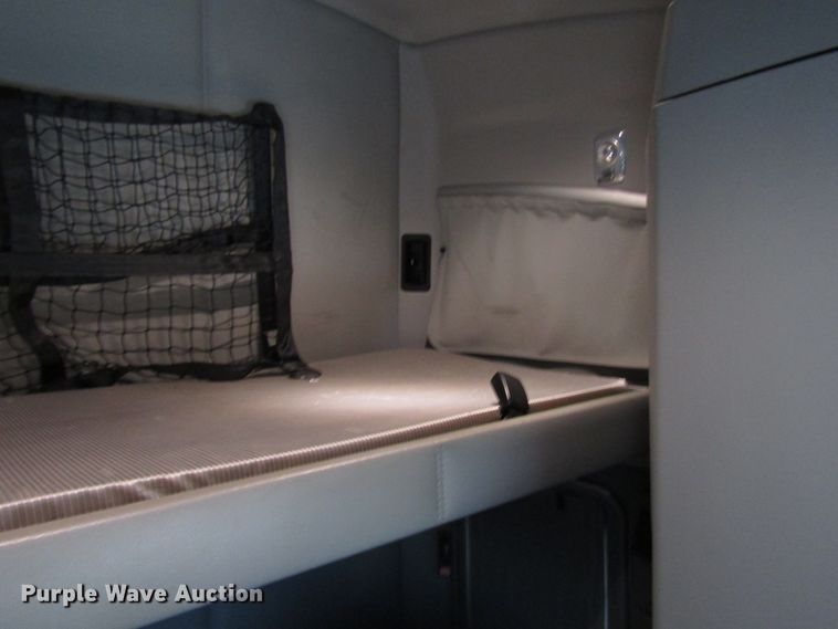 image for item FO9378 2016 Kenworth T680 semi truck