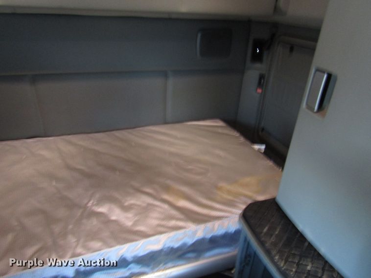 image for item FO9378 2016 Kenworth T680 semi truck