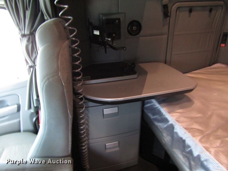 image for item FO9378 2016 Kenworth T680 semi truck