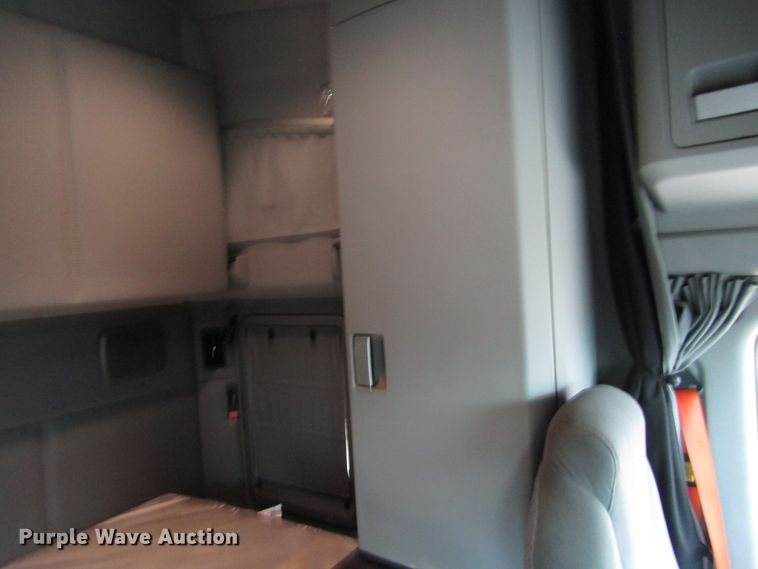 image for item FO9378 2016 Kenworth T680 semi truck