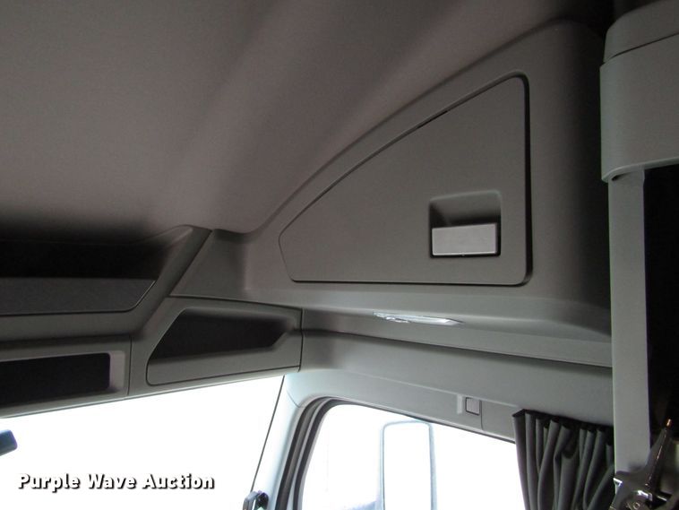 image for item FO9378 2016 Kenworth T680 semi truck