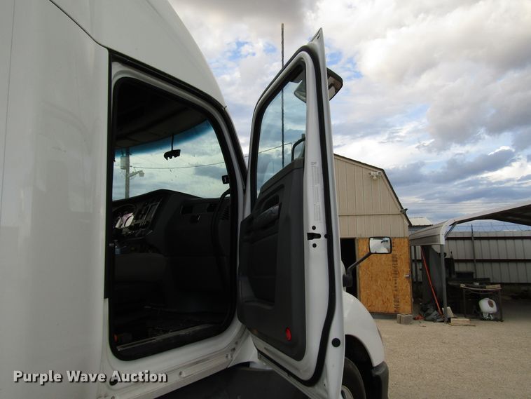 image for item FO9378 2016 Kenworth T680 semi truck