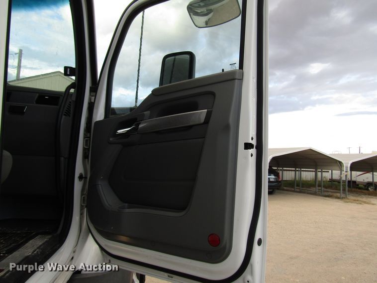 image for item FO9378 2016 Kenworth T680 semi truck