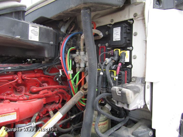 image for item FO9378 2016 Kenworth T680 semi truck