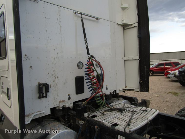 image for item FO9378 2016 Kenworth T680 semi truck