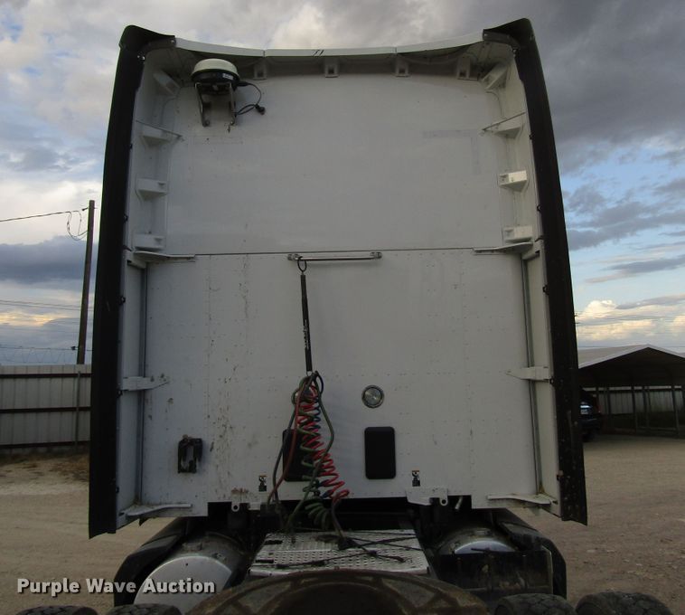 image for item FO9378 2016 Kenworth T680 semi truck