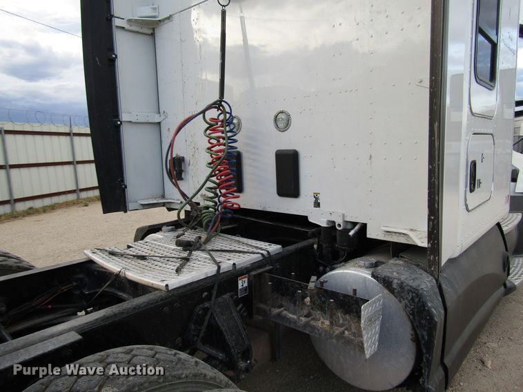 image for item FO9378 2016 Kenworth T680 semi truck